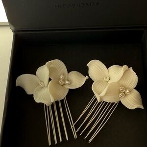 Elegant Cream Floral Hair Combs
